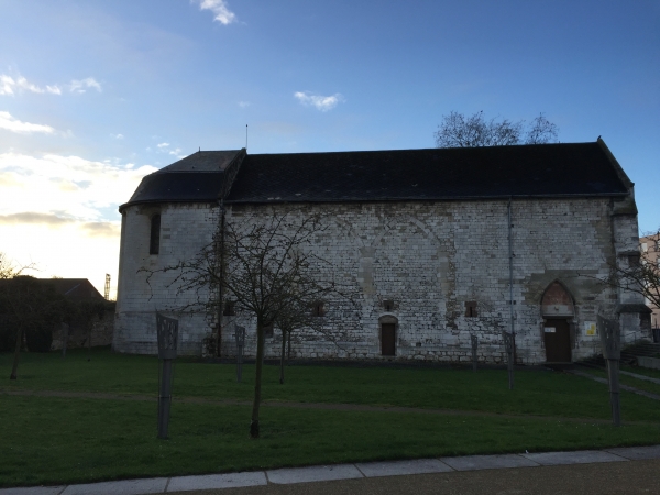 Chapelle de Grandmont (ou église Sainte-Catherine). Ancien prieuré devenu magasin de poudre à la Révolution, la chapelle est contiguëe au parc de Grammont qui offre une vue sympathique sur la Seine et la rive droite.