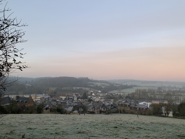 Vue sur Cormeilles et la vallée de la Calonne depuis la rue des Monts du Bourg.