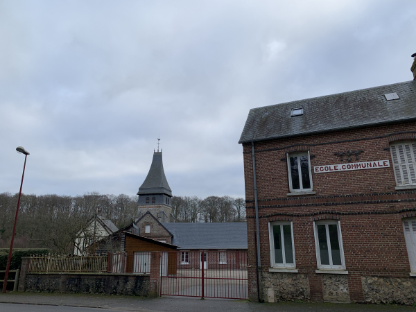 Nous arrivons à St-Denis-sur-Scie. Nous allons traverser la Scie pour monter sur le plateau est.