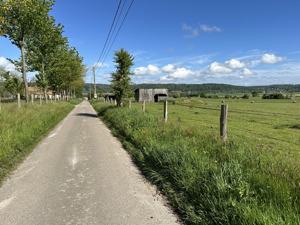 Regard arrière vers la vallée de la Seine depuis la rue d'Arelaune.