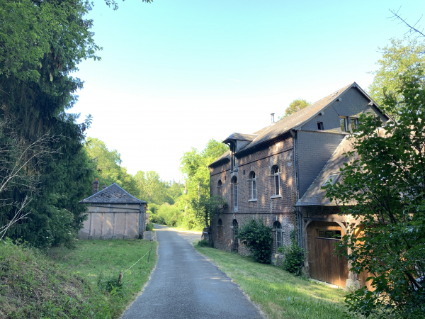 Les vestiges industriels de bord du Rouloir sont maintenant aménagés en habitations.