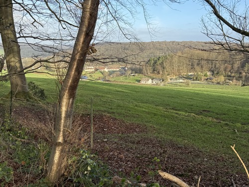 De l'autre côté, on voit déjà Saint-Wandrille-Rançon dans son vallon.