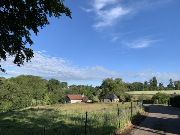 Nous arrivons à proximité de Cideville. Nous allons suivre la route du Pont pour passer sous la voie ferrée de la ligne Paris-Le Havre.