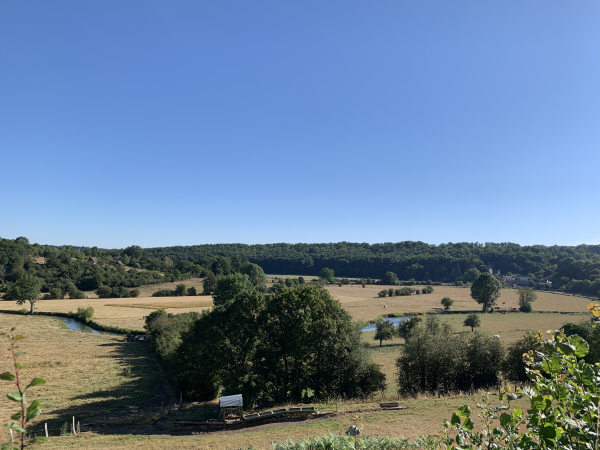 La Risle ondule paisiblement vers Champignolles.