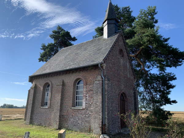 La Chapelle St-Jean-Baptiste était autrefois incluse dans l'enceinte du château de Renfeugères. Suite à la destruction de l'église St-Pierre de Goupillières, la chapelle devient église paroissiale.