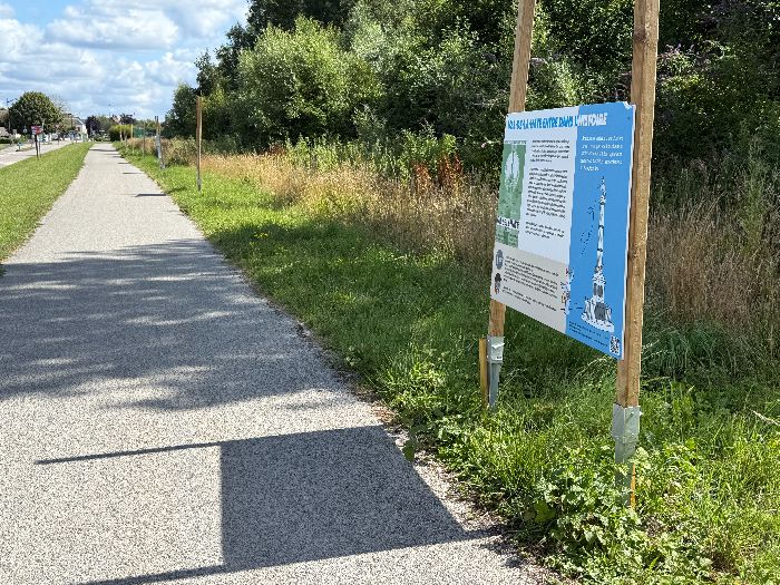 A l'entrée de Val-de-la-Haye, des panneaux racontent l'histoire du retour des cendres de Napoléon. Les photos des panneaux sont dans l'album de la rando.