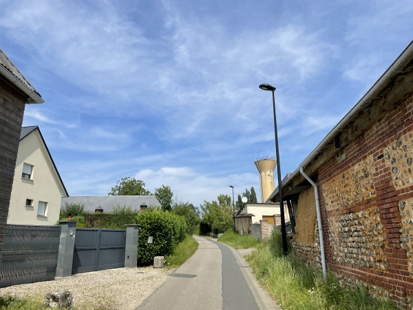 Nous sortons du bourg par la rue du Boc.