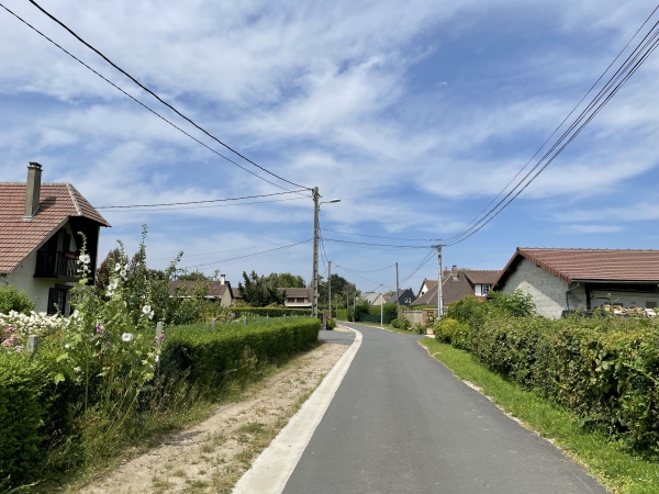 Nous continuons dans la rue des Jardins.