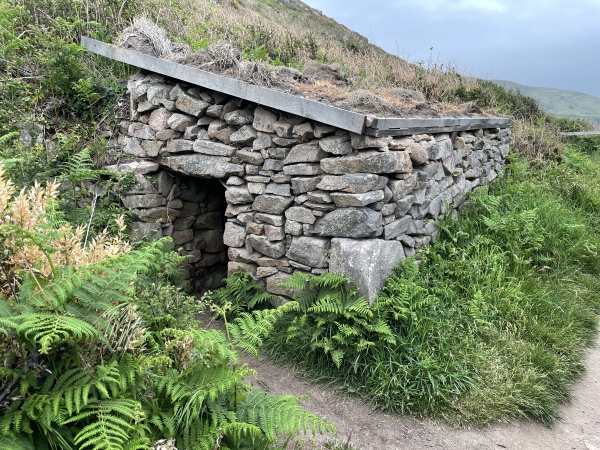 Voilà un abri de douaniers du XIXe siècle.