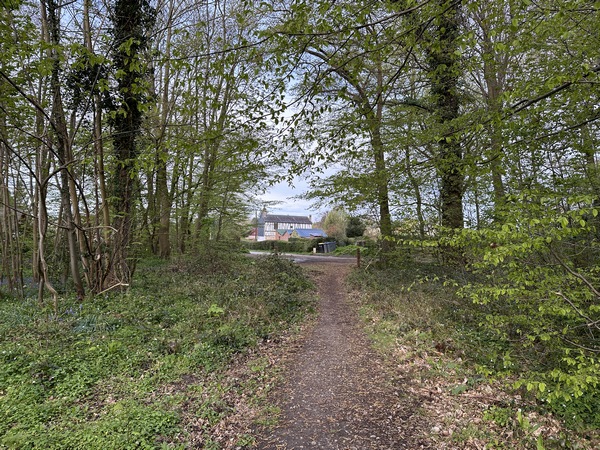 Arrivé à Montigny, je tourne ici à droite avant d'entrer dans le village.