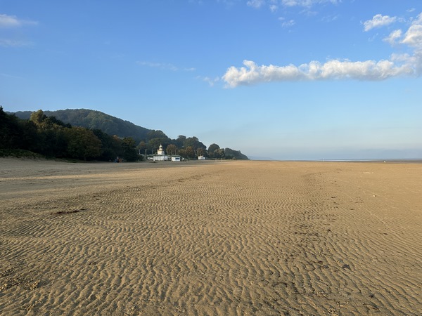 La jetée nous conduit directement jusqu'à la plage de Côte de Grâce.&nbsp;
