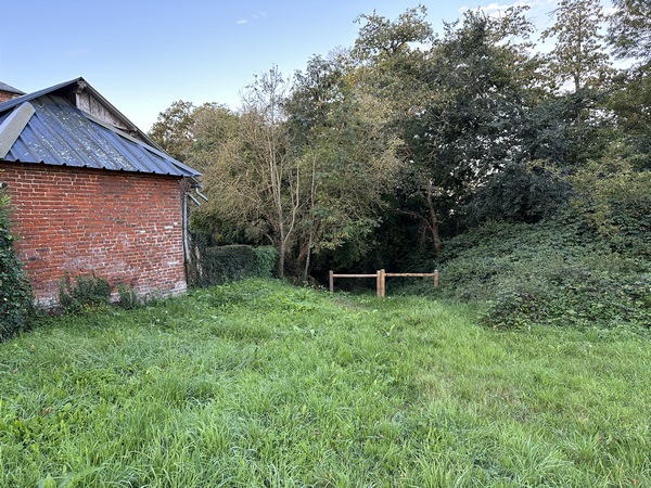 Nous partons du parking de la petite mairie, et nous sommes rapidement sur notre premier chemin.
