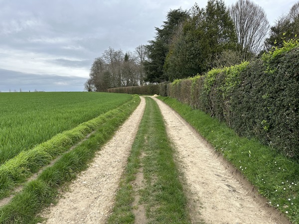 Nous tournons sur le chemin du Pont Bleu pour fermer la boucle.