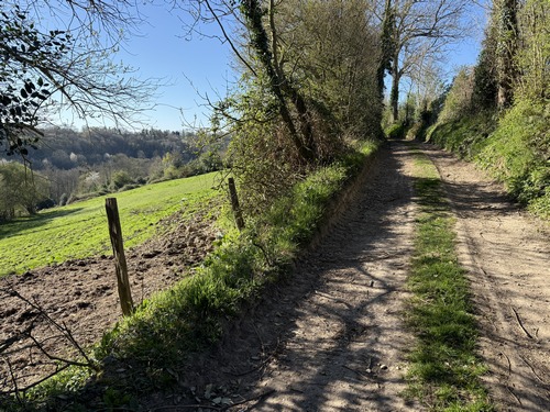 Nous continuons sur le Mont Cardon, avec des vues plongeantes sur la vallée de la Corbie.