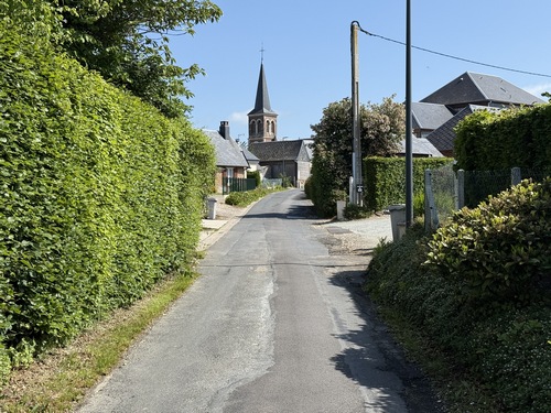 Entrée dans le bourg de Riville par la rue du Bosc-aux-Moines.
