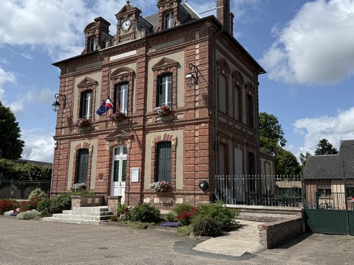 Mairie de Jouy-sur-Eure.