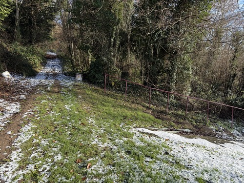 Au moment où le Chemin des Bœufs redevient un vrai chemin, il faut le quitter pour tourner ici à droite.