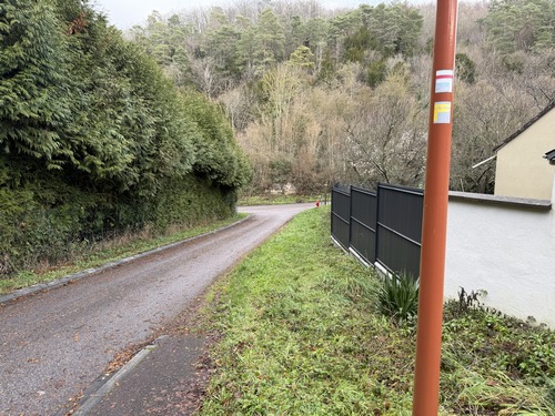 Dans la vallée, près du bourg de la Vacherie, nous quittons le GR222 et allons tourner à droite.