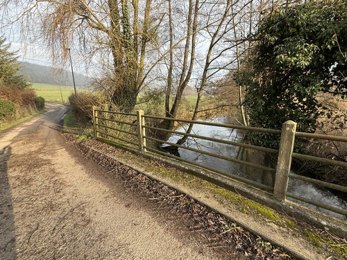 Traversée de l'Andelle pour un aller-retour jusqu'à l'étonnante chapelle Saint-Leu.