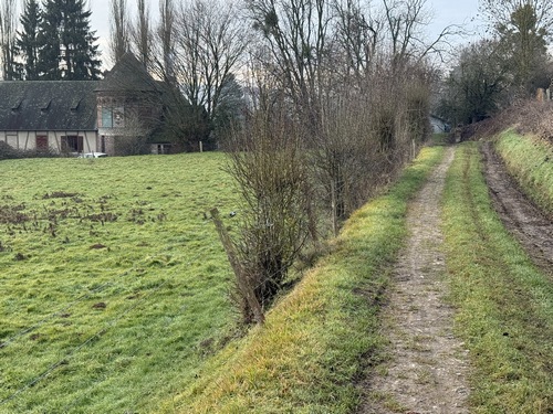 Nous arrivons aux premières maisons de Nolléval.